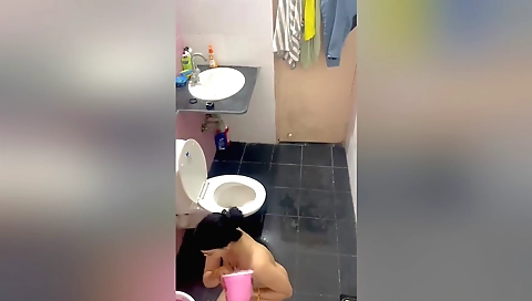 Hot milf with a sexy body in the bath in the hidden cam