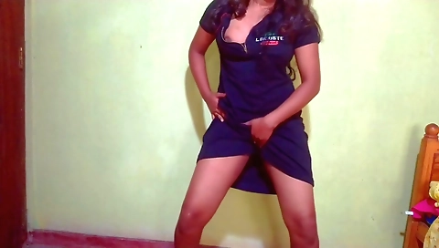 Indian brunette dancing and masturbating solo video