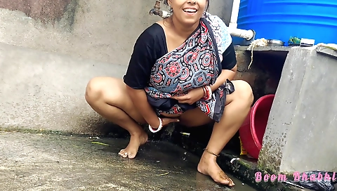 Indian solo female masturbating outdoors porn clip