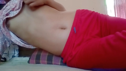 Horny amateur female masturbates on solo video cam