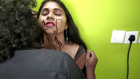 Indian girl 18+ gives a blowjob in the amateur video