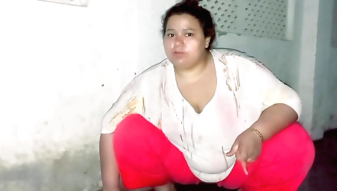 Indian bhabhi has perfect body and a smile in her solo video