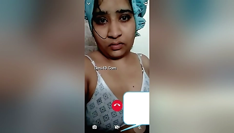 Indian chick with big boobs fucks herself on camera