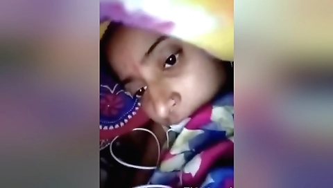 Indian solo show on a phone and show her big boobs