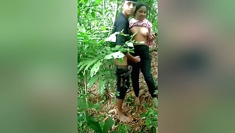 Amateur brunette with small tits in outdoor webcam vid