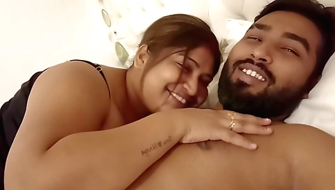 Indian woman enjoys being naked and has hairy pussy shaved