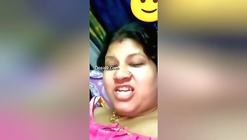 Hot amateur indian chick boudi fingering in web cam
