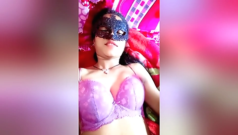 Indian amateur slut taking a nice solo sex in her bed