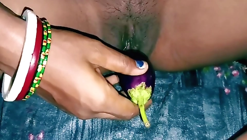 Female with big booty in solo video stretching dildo
