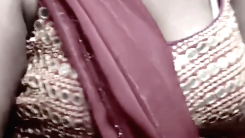Indian mature lady does sexy things with bra and boobs