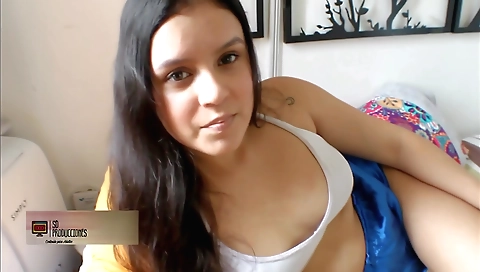 Stepbrother penetrates his stepsister in amateur pov