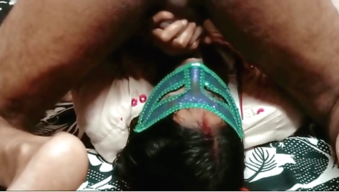Indian amateur woman fucks her ass in a sensual way