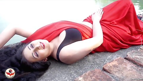 Brunette indian girl enjoys outdoor sex in the sun