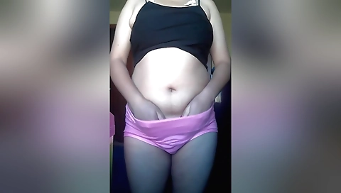 Sexy brunette masturbates in homemade amateur video