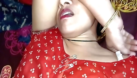 Bollywood girl with a beautiful body gives a blowjob