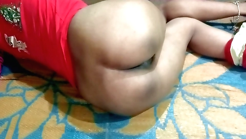 Indian couple enjoying erotic intercourse in public