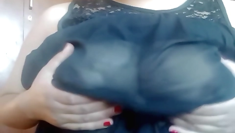 Amateur brunette with a round ass and big tits 06d