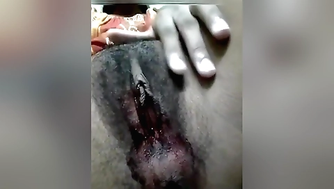 Indian beauty sucks and masturbates herself in amateur clip