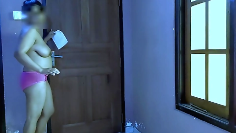 Horny delivery driver fucks a busty indian in his camcorder