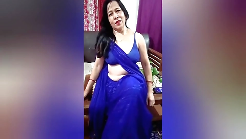 Hot amateur porn video with her pussy licking and fingering