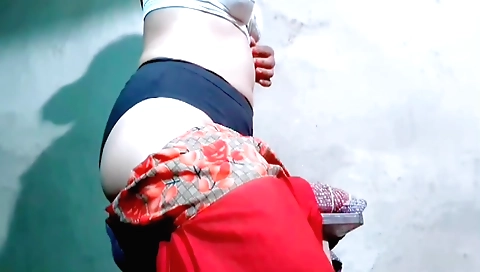 Sexy indian solo video with a busty babe exposing her body