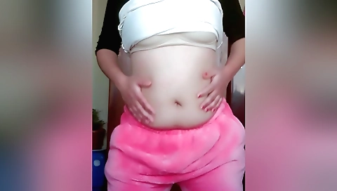 Indian chick is showing her chubby ass on the webcam
