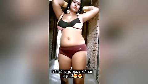 Bhabhi big booty girl is playing with her tits on the lawn