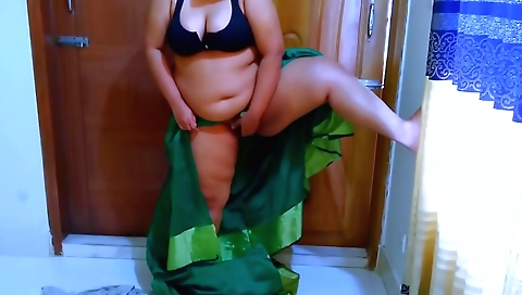 Indian babe with a huge booty gets fucked by a big dick