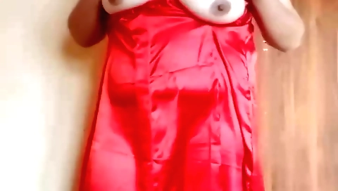 Indian chick masturbates and masturbates on webcam