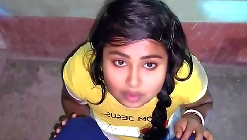 Indian brunette amateur clip in a big screen vid clip
