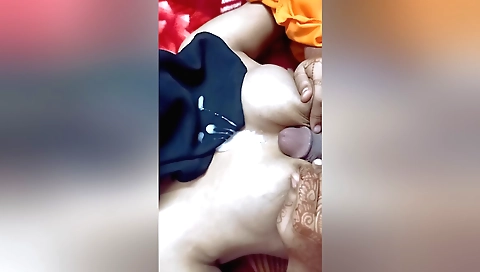 Amateur muslim girl with big boobs gets fucked in her pussy