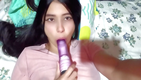 Indian girl with a massive ass is fucked by a dildo