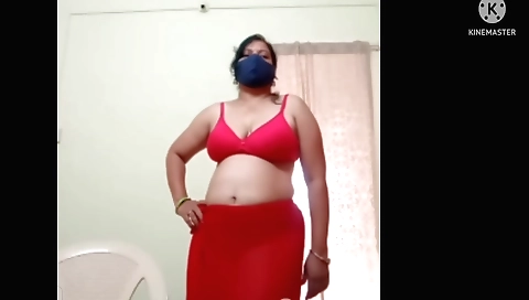 Horny indian babe in big boobs moves her body in the camera