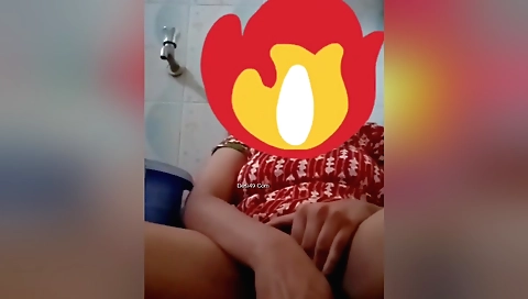 Brunette amateur indian girl masturbates on webcam