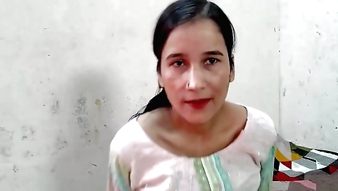 Indian solo female masturbating and showing her head