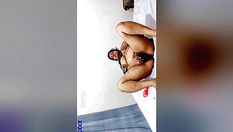 Hot chubby brunette masturbates in her solo webcam