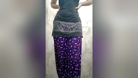 Indian stepsister with hairy pussy is having sex in family video