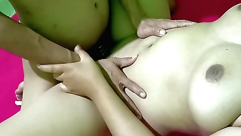 Indian girl is showing us her sweet face in hd video