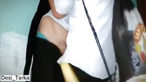 Indian student collages her 18+ sex in the class room