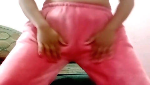 Indian girl masturbates and rubs her boobs on web cam video