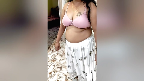 Indian woman gets her pussy pounded by a handsome guy