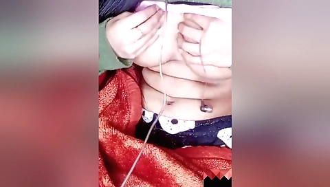 Indian girl fucks outdoors in the summer in her sexy outfit