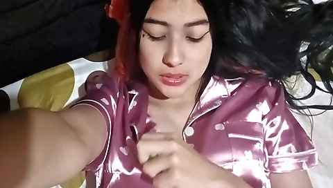 Busty brunette amateur uses her phone to make it work