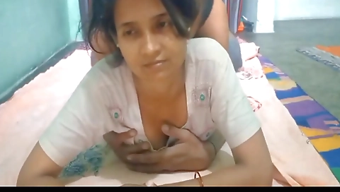 Amateur girl with a sexy mouth and ass playing with a cock