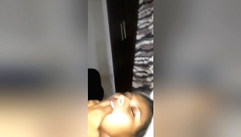 Indian teen girl fucked with a rich guy in a family ride