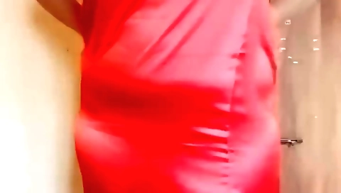 Busty girl rubs her clit and does solo sex in amateur