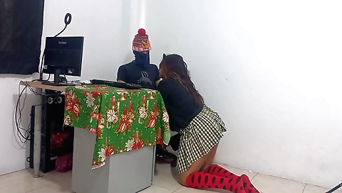 Indian girl gets paid for a nice massage by her friend