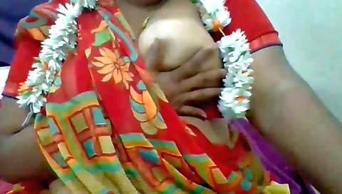 Indian big boob babe showing her sexy ass and puffy pussy