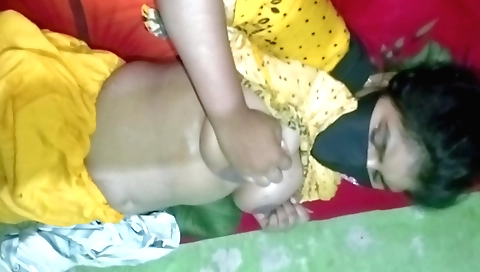 Amateur brunette Indian babe fucked her own breasts