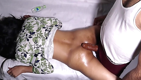 Indian bhabhi with a hot pussy gets cums in the movie